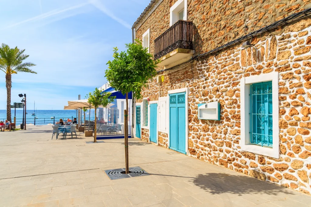 Pueblos de Ibiza - Santa Eulària des Riu: La Joya del Este