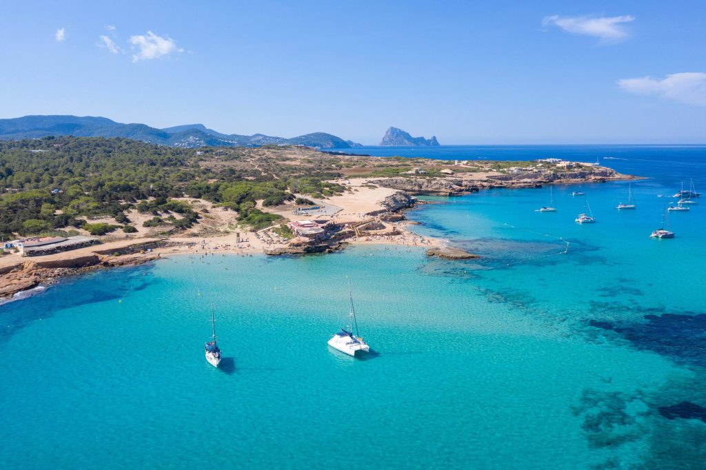 Pueblos de Ibiza - Sant Antoni de Portmany: Espíritu Bohemio en la Costa Oeste